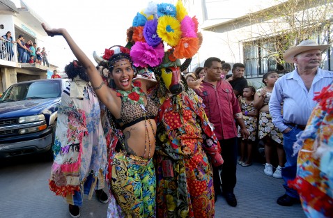 Coyolillo se vistió como cada año de color y alegría durante su tradicional Carnaval, uno de los más reconocidos de los afromestizos que se realizan en la entidad.  