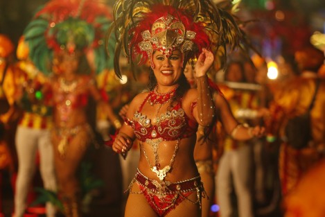 Se realizó el sexto y último desfile de comparsas y carros alegóricos del Carnaval de Veracruz 2018. En este paseo participó el alcalde de la ciudad así como estrellas de la televisión mexicana. 