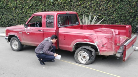 Una mujer falleció la mañana de este miércolesen Córdoba, tras ser arrollada por una camioneta, en la avenida 11 y calle 30. Los hechos se registraron luego de que una camioneta Ford Ranger chocara contra una camioneta tipo caja, del impacto una de las camionetas salió proyectada y terminó arrollando a dos mujeres.  