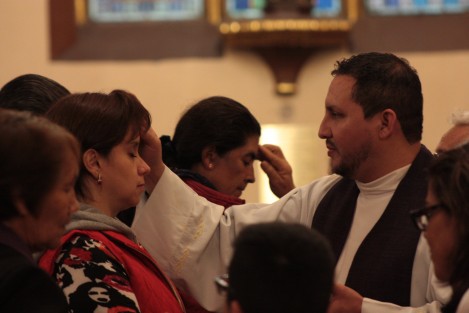 Con el signo de la Ceniza, fieles católicos dan inicio al periódo más importante de su fe, la Cuaresma. En la Catedral de Xalapa el sacerdote recordó a los asistentes que lo importante es vivir estos 40 días con el ayuno, la oración y la caridad.  