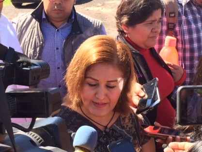 Este jueves la diputada Eva Cadena acudió a la Fiscalía, tal como lo había anunciado, a interponer una demanda contra sus ex compañeros de partido, a quienes ahora acusa de lo que llamó montaje para desprestigiarla. Negó tener relación con Miguel Ángel Yunes y Miguel Ángel Yunes chico.  