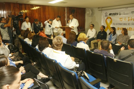 En la ciudad de Veracruz se llevó a cabo la celebración del Día Internacional de la Lucha Contra el Càncer Infantil. El evento tuvo lugar en el auditorio del Hospital Regional de Alta Especialidad de Veracruz y se contó con la presencia de Leticia Marquez de Yunes, presidenta del DIF estatal.