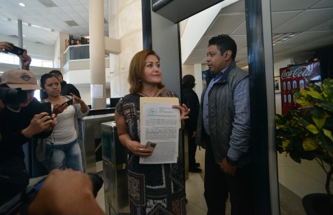 Quien se dice víctima de linchamiento mediático, señaló a los diputados de Morena Rocío Nahle y Amado Cruz Malpica, así como al precandidato a la gubernatura Cuitláhuac García.  