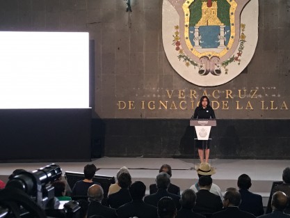Aunque se encontraban presentes funcionarios estatales y el propio Gobernador, Miguel Ángel Yunes, el Palacio de Gobierno no fue desalojado durante el sismo de esta tarde de viernes. Indira Rosales rendía el informe del programa Veracruz comienza contigo, tal y como le indicó el Ejecutivo estatal.