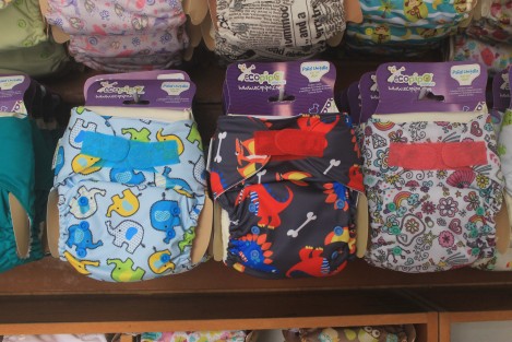 Mujeres preocupadas por el cuidado de sus hijos, y del planeta que habrán de dejarles, han desarrollado una nueva versión de los pañales de tela, los cuales brindan las ventajas de los desechables, pero sin contaminar y con un gran ahorro a lo largo de su uso. 