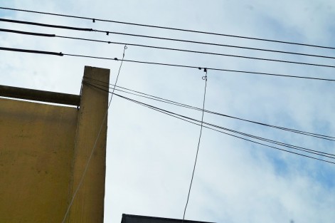 Se roban la luz en pleno centro, CFE debe de actuar.
