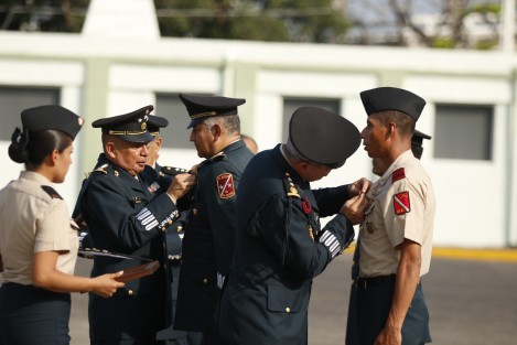 Con la condecoración a 30 elementos de adscritos a la VI Región Militar, se celebró el 105 aniversario de la creación del Ejército Mexicano. El evento tuvo lugar en el cuartel general de La Boticaria en Boca del Río.