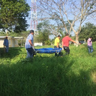 La mañana de este lunes fue hallado el cuerpo sin vida de un hombre en las inmediaciones del fraccionamiento San Felipe, ubicado en la zona norte de Poza Rica. Al parecer presentaba huellas de tortura. Al lugar arribaron personal de la Fiscalía y de Servicios Periciales. 