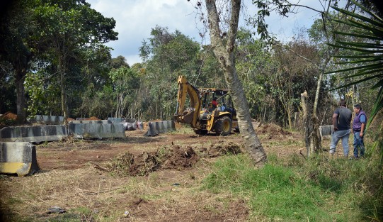 Luego de que a través de redes sociales se denunciara la deforestación en el parque La Loma, de Xalapa, Multigráfica acudió al lugar a constatar el ecocidio, el cual a decir de un vecino, realiza una persona quien se dice propietario y pretende construir un campo de entrenamiento de gotcha. 
