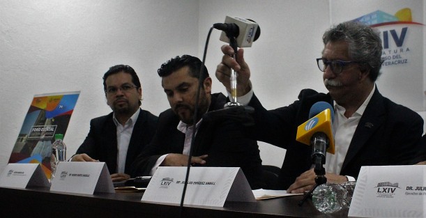 Los diputados José Luis Enríquez Ambell y Vicente Benítez González, dieron a conocer la Convocatoria al Foro Estatal Cultura y Turismo, que promueve la LXIV Legislatura y se llevará a cabo el próximo 14 de marzo. 