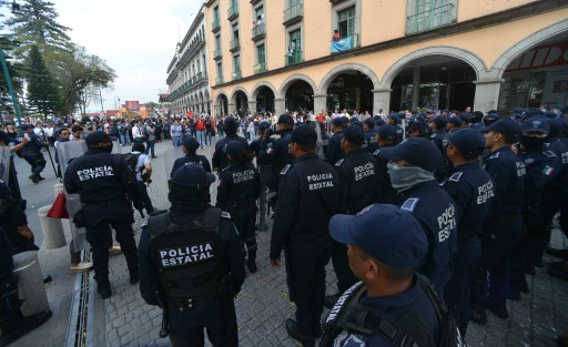 Elementos de la SSP del Estado, llegaron a intimidar a manifestantes que bloqueaban la calle.  En reunión de  cabildo el alcalde informó que el Ayuntamiento no solicitó la presencia de la Policía Estatal. 