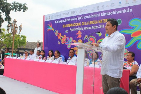 En Papantla se conmemoró el Día Internacional de la Lengua Materna; durante su intervención, el alcalde Mariano Romero González enfatizó que el gobierno municipal y el pueblo se sienten orgullosos con la realización de esta ceremonia, pues con ellos se preserva y fortalece el idioma totonaco.