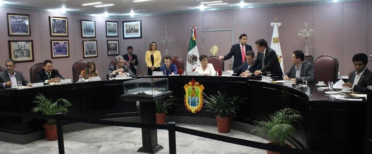 Durante la sesión de este miércoles de la Diputación Permanente, se aprovó el méodo de elección para agentes y subagentes municipales para los 212 municipios veracruzanos. 