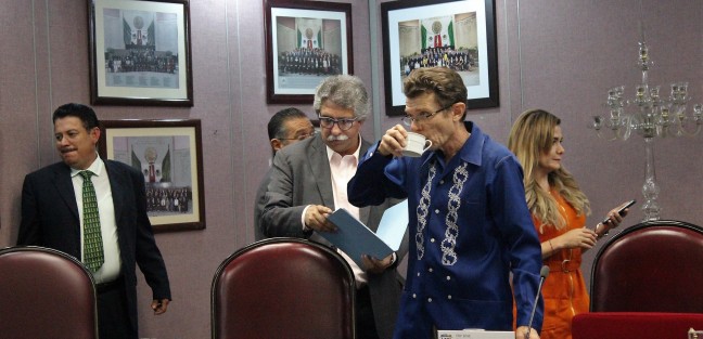 Durante la sesión de este miércoles de la Diputación Permanente, se aprovó el méodo de elección para agentes y subagentes municipales para los 212 municipios veracruzanos. 