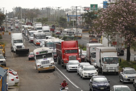 La inauguración de los trabajos de construcción del Paso Superior Vehicular Nuevo Veracruz,en la ciudad de Veracruz, intensificó el tráfico en esta zona que conecta al puerto y a la zona industrial Bruno Pagliai.  