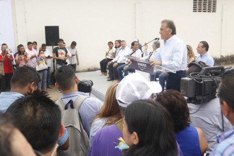 El gobernador de Veracruz,  Miguel Ángel Yunes Linares, dijo que  Puente Superior Vehicular Nuevo Veracruz es una obra programada para realizarse en 180 días, con una inversión de 165 millones de pesos. Su administración hará la primera parte y le dejará la siguente a la próxima administración. 