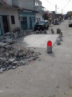 Vecinos agradecen reparación de calles, debido a que la pasada administración no hizo caso alguno.
