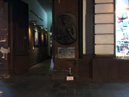 Cada cual tiene su xalapeño favorito. El miércoles algunas personas rindieron homenaje a Antonio López de Santa Anna, en el aniversario de su nacimiento. Este jueves alguien lo hizo con Juanote. 
