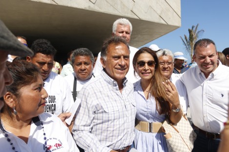 El gobernador de Veracruz, Miguel Ángel Yunes Linares, realizó la entrega de apoyos del Programa de Fomento a la Productividad Pesquera y Acuícola. 