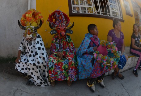 Familias completas salen a la calle a danzar casa por casa en todo el pueblo, llevado alegría a chicos y grandes quienes se divierten al ritmo de la música y danza.  
