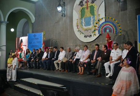 Este lunes fue presentado en el patio central de Palacio de Gobierno,
el programa de la 19a edición del festival Cumbre Tajín. 
 