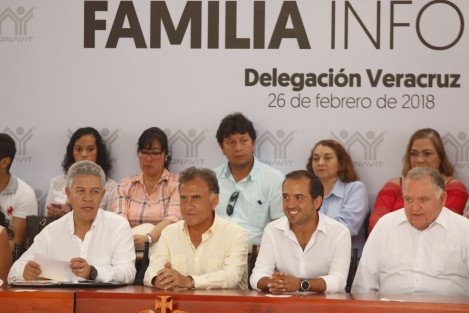 El director general del INFONAVIT, David Penchiba Grub, y el gobernador del estado, Miguel Ángel Yunes Linares, firmaron convenio de colaboración. Además, se entregaron cancelaciones de créditos hipotecarios y devolución de subcuenta de vivienda. 