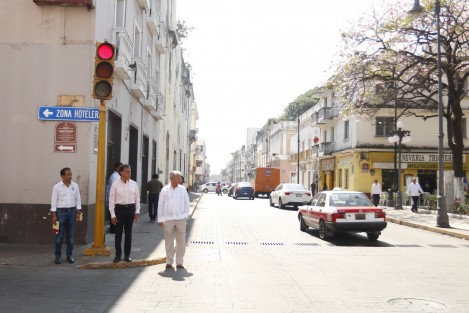 El gobernador de Veracruz, Miguel Ángel Yunes Linares, realizó un recorrido por el centro de la ciudad y se le vio sorprendido al constatar el deterioro y abandono en que se encuentra esta zona turística. Le acompañaron el alcalde, Fernando Yunes Marquez, y el secretario de turismo, Leopoldo Domínguez.