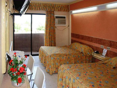 El programa denominado Kin Chik-Min Chik (Mi Casa-Tu Casa), con el objetivo de que durante la temporada de Cumbre Tajín  los turistas tengan opciones de alojamiento en los domicilios particulares y esto genere un ingreso para la economía de las familias papantecas.
