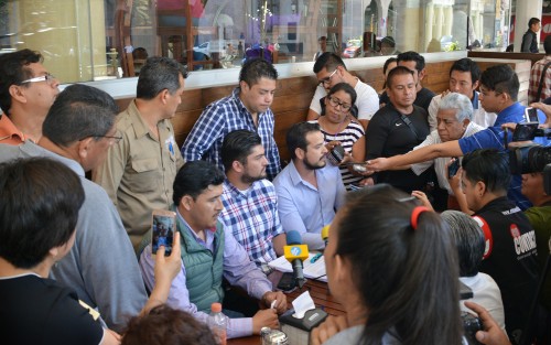 Trabajadores de CMAS Xalapa dieron a conocer la conformación de un nuevo sindicato dentro dek organismo de agua de la capital veracruzana, bajo el nombre de Sindicato Democrático de Trabajadores de la Comisión Municipal de Agua Potable y Saneamiento del Municipio de Xalapa, Ver..  