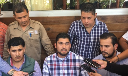 El Sindicato Democrático de Trabajadores de la CMAS Xalapa, estaría contando con aproximadamente 45 afiliados; luego de muchos cuestionamientos expusieron la irregularidad de trabajadores de base, a quienes no se les están dando todas las prestaciones. 