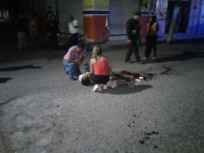 Un taxista falleció en El Tejar, luego de discutir con el delegado de Tránsito de Medellín. Supuestamente el primero agredió al segundo con un cuchillo, después otros elementos al tratar de someterlo habrían provocado que cayera y se desnucara,  