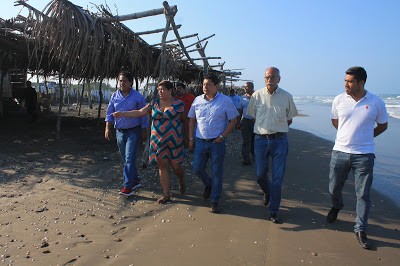 Autoridades municipales y prestadores de servicios, realizaron un recorrido por la zona de Rancho Playa.