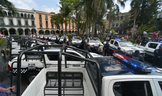 Autoridades estatales recibieron 16 patrullas más que PEMEX, a través de su Programa de Apoyo a la Comunidad y Medio Ambiente (PACMA), entrega al estado de Veracruz, de un total de 150 que se recibirán para todo el estado. 