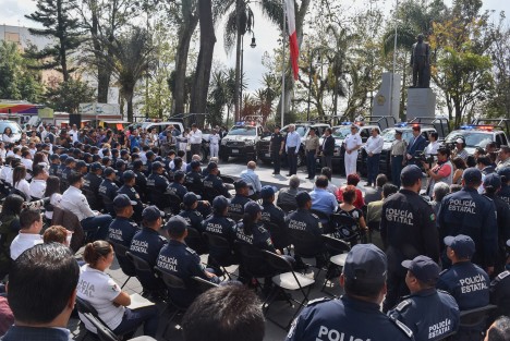 Autoridades estatales recibieron 16 patrullas más que PEMEX, a través de su Programa de Apoyo a la Comunidad y Medio Ambiente (PACMA), entrega al estado de Veracruz, de un total de 150 que se recibirán parat todo el estado. 
