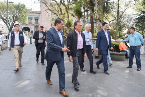 Como en otras oportunidades, el gobernador Miguel Ángel Yunes Linares dio cifras favorecedoras en cuanto al avance en el combate a la delincuencia, e hizo el reconocimiento público José Antonio González Anaya, con quien se habría tramitado esta donación, cuando se encontraba al frente de PEMEX.   