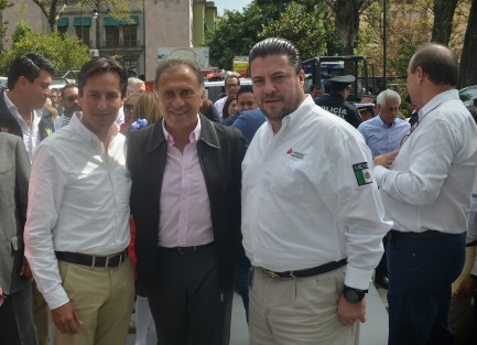 Como en otras oportunidades, el gobernador Miguel Ángel Yunes Linares dio cifras favorecedoras en cuanto al avance en el combate a la delincuencia, e hizo el reconocimiento público José Antonio González Anaya, con quien se habría tramitado esta donación, cuando se encontraba al frente de PEMEX.   