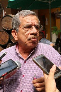 Integrantes del Colegio de Licenciados en Derecho en Córdoba, se quejan de la encargada del Juzgado Cuarto de lo Familiar, María Concepción Andrade López, quien ha actuado con despotismo y mal proceder, atrasando hasta en dos meses los juicios, en perjuicio de padres y madres, y sobre todo de menores de edad.