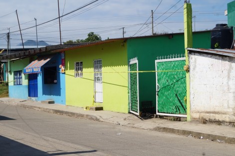 En Tlapacoyan fue asegurada una casa de seguridad, la cual era ocupada para recibir el pago de piso y tener en cautiverio a quienes llegaron a tener secuestrados para obtener jugosas ganancias en efectivo.
  