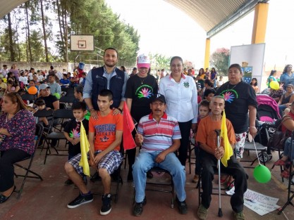 En conmemoración del día internacional de las enfermedades raras, la Jurisdicción Sanitaria V en Coordinación con el DIF MUNICIPAL de Teocelo y la Fundación Genes, realizaron un concurrido desfile por las principales calles de Teocelo, encabezado por el alcalde Mario Chama Díaz, por la presidenta del DIF Municipal Mara Chama Villa, por el subjefe de la jurisdicción sanitaria V, Dr. Alfredo Poblete Velázquez, así como por la Fundación Genes.