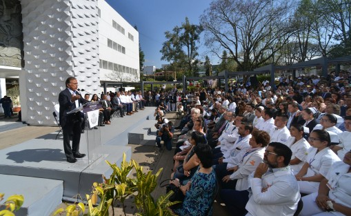 El gobernador del estado en compañía de autoridades de salud, inauguraron la restauración del área pediátrica y cuidados intensivos del Centro de Alta Especialidad en Xalapa. 