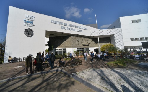 El gobernador del estado en compañía de autoridades de salud, inauguraron la restauración del área pediátrica y cuidados intensivos del Centro de Alta Especialidad en Xalapa. 