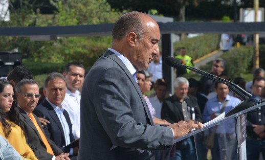 El gobernador del estado en compañía de autoridades de salud, inauguraron la restauración del área pediátrica y cuidados intensivos del Centro de Alta Especialidad en Xalapa. 