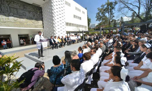El gobernador del estado en compañía de autoridades de salud, inauguraron la restauración del área pediátrica y cuidados intensivos del Centro de Alta Especialidad en Xalapa. 