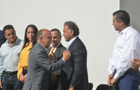 El gobernador del estado en compañía de autoridades de salud, inauguraron la restauración del área pediátrica y cuidados intensivos del Centro de Alta Especialidad en Xalapa. 