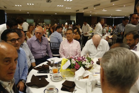 En el evento,como en todos los recientes del Gobernador Yunes Linares, estuvieron presentes familiares y amigos... y algún que otro panista. 