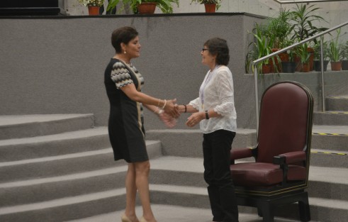 En Sesión Solemne, María López de la Rica, recibió el Premio Estatal a la Mujer Veracruzana 2018, en reconocimiento a su activismo orientado a la erradicación de la violencia de género desde una perspectiva jurídica social y a su promoción del ejercicio real de los derechos humanos de las mujeres. 