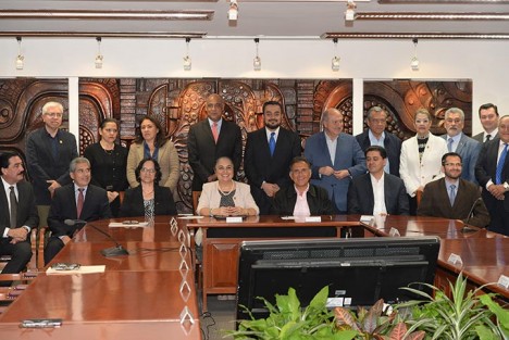 El Gobierno del Estado de Veracruz y la Universidad Veracruzana (UV) suscribieron un convenio de colaboración mediante el que esta casa de estudios recibirá de la administración estatal hasta 50 millones de pesos para obras de infraestructura y equipamiento.  