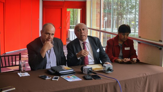 Integrantes del Frente Nacional por la Familia citaron a una rueda de prensa par dar a conocer el programa  <em>Unidos por Valores</em>  el cual se habrá de implementar en 100 escuelas del estado, y tiene como objetivo fomentar valores en profesores y alumnos.  