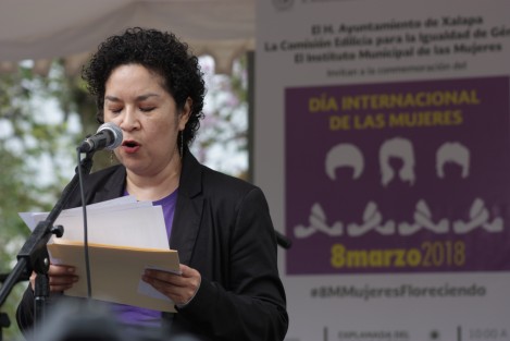 El Ayuntamiento de Xalapa y el Instituto Municipal de las Mujeres conmemoraron el Día Internacional de la Mujer en el parque Juárez, con una serie de discursos donde se resaltó la lucha de mujeres en defensa de derechos igualitarios para las mujeres y la exigencia de detener la violencia para todos. 