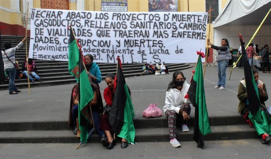 Manifestación de MILES en Plaza Lerdo, desafortunadamente son mujeres, a las que como en otras organizaciones, les toca  cargarle la bandera a su líder. 